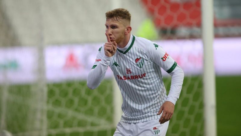 Fenerbahçe Burak Kapacak için pazarlık masasında