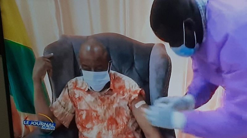 Gine Cumhurbaşkanı Alpha Conde, Sputnik V aşısını yaptırdı