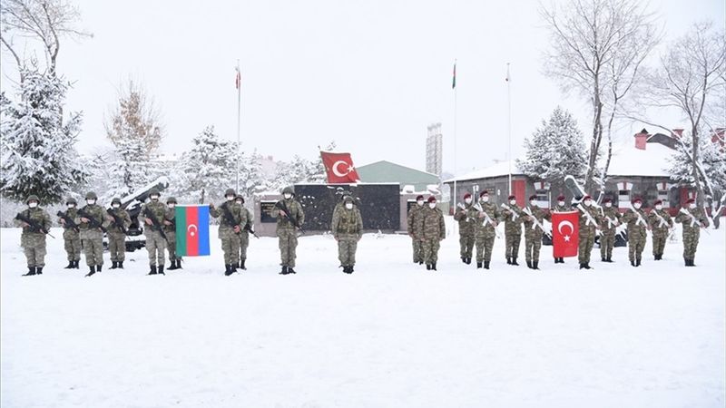 Azerbaycan askerleri 'Kış Tatbikatı' için Kars'ta