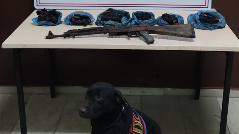 Hakkari'de 4 kilo 400 gram eroin ve silah ele geçirildi