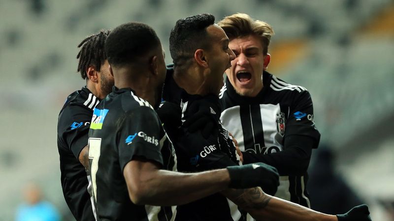 Josef de Souza Galatasaray'a yine gol attı