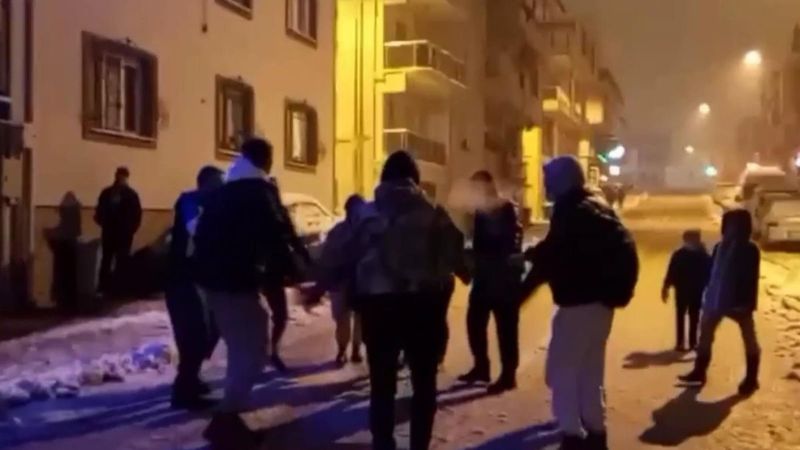 Bursa'da kar yağışı koronavirüsü unutturdu