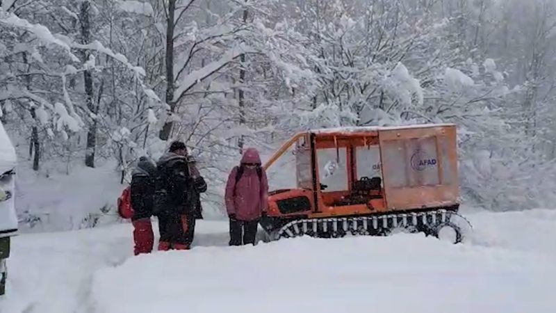 Yalova'da kamp yaparken mahsur kalan 20 kişi kurtarıldı