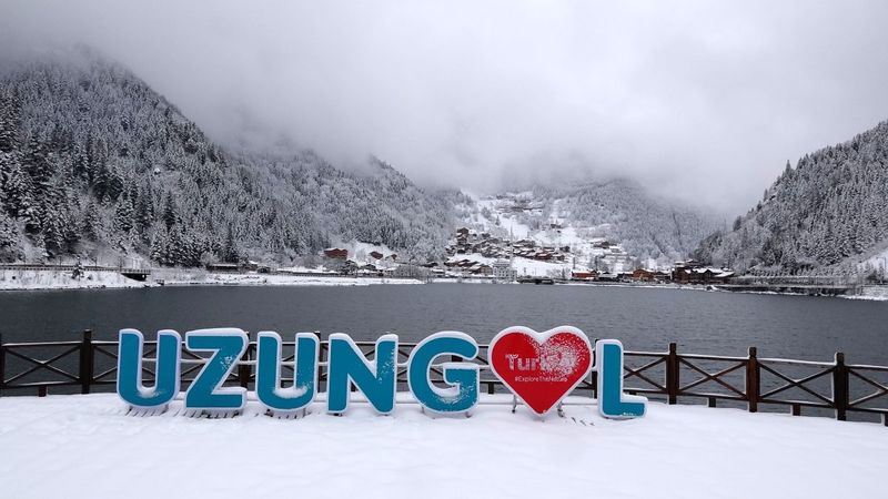 Uzungöl beyaza büründü