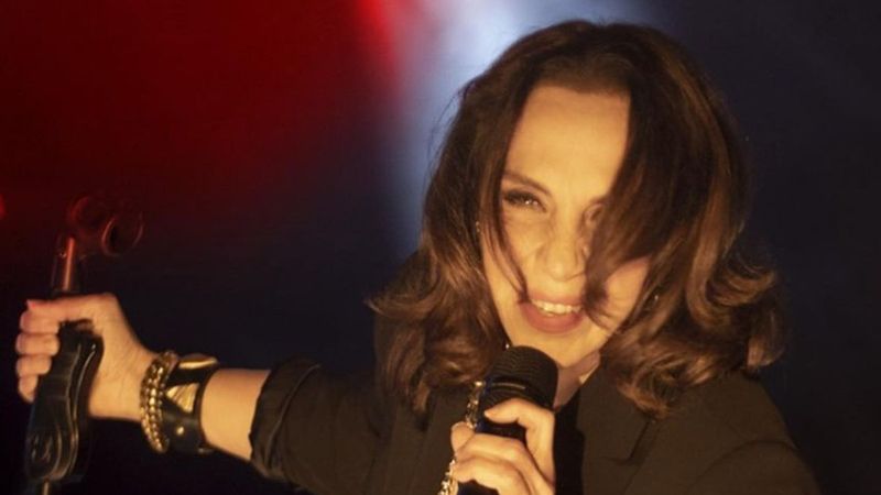 Sertab Erener yolda kaldı