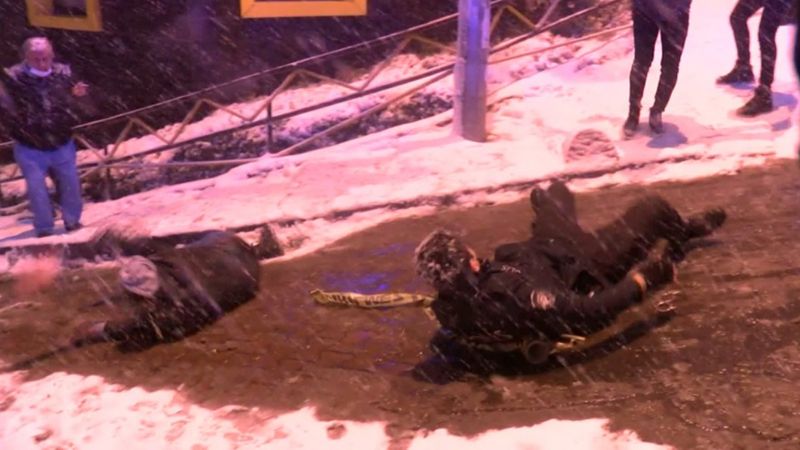 İstanbul'da yollar, buz pistine döndü