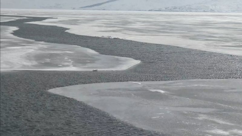 Çıldır Gölü'nde buzlar eridi