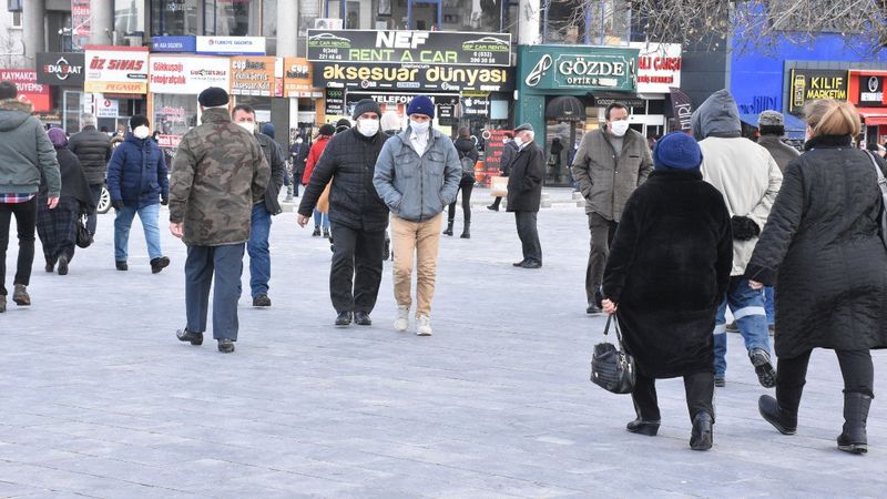 Sivas'ta kısıtlama sonrası sokaklar doldu