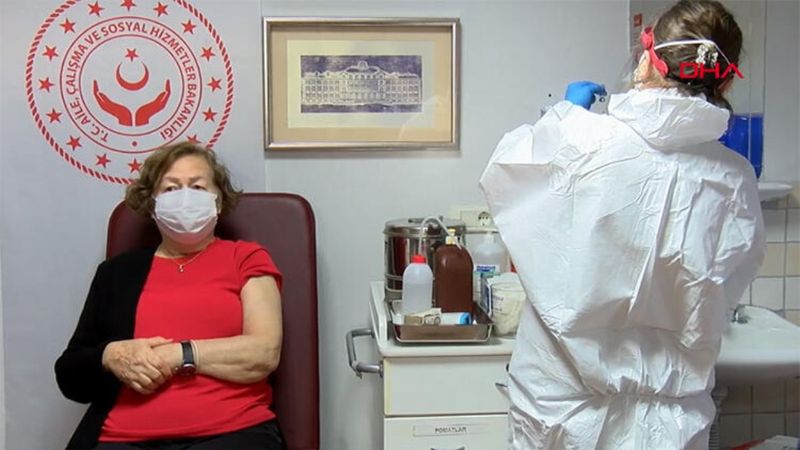 Türkiye'deki huzurevi ve bakımevlerinde aşılanma başladı