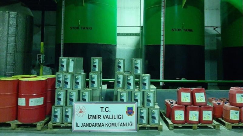 İzmir'de 22 bin litre kaçak akaryakıt ele geçirildi