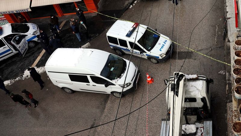 Gaziantep'te üzerine elektrik kablosu düşünce öldü