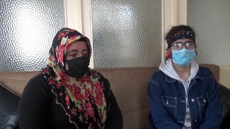 Erzincan'da kulaklarında keloid oluşan Yağmur yardım bekliyor