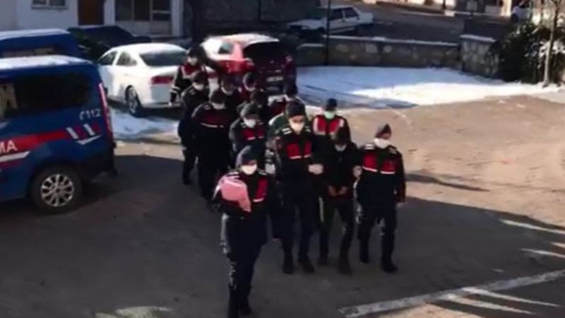 Denizli'de çalıştıkları fabrikadan 25 ton yakıt çaldılar