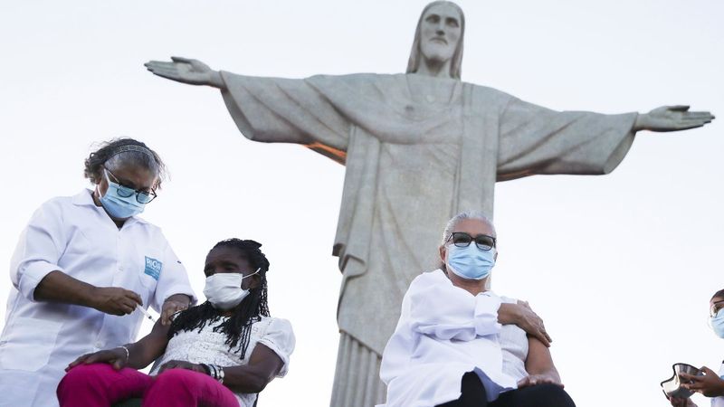 Brezilyalılar aşıyı İsa heykelinin altında yaptırdı