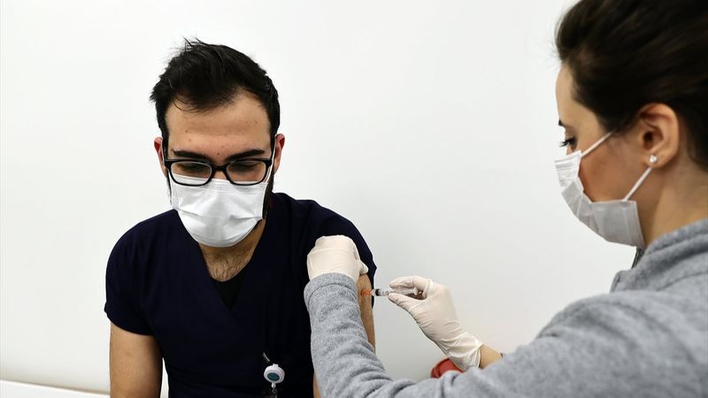 Türkiye'de aşılanan kişi sayısı 1 milyonu geçti