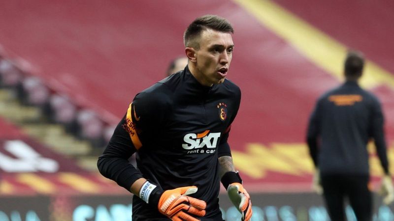 Fernando Muslera aylar sonra sahada