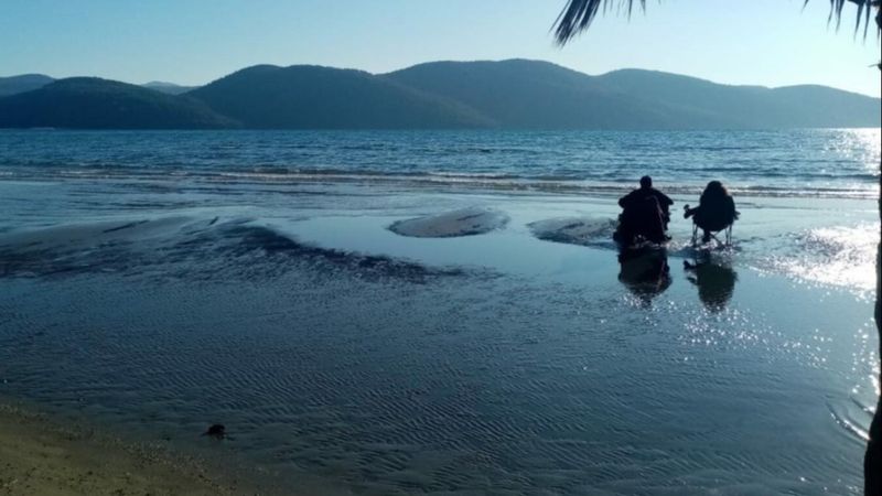 Akyaka'da deniz çekildi