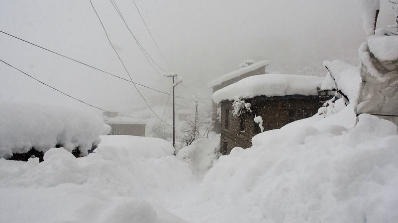 Beytüşşebap'ta kar kalınlığı 1,5 metreyi buldu