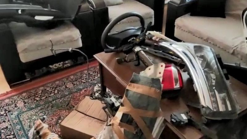 İzmir'de çalıntı aracın parçalarını salonda sakladı