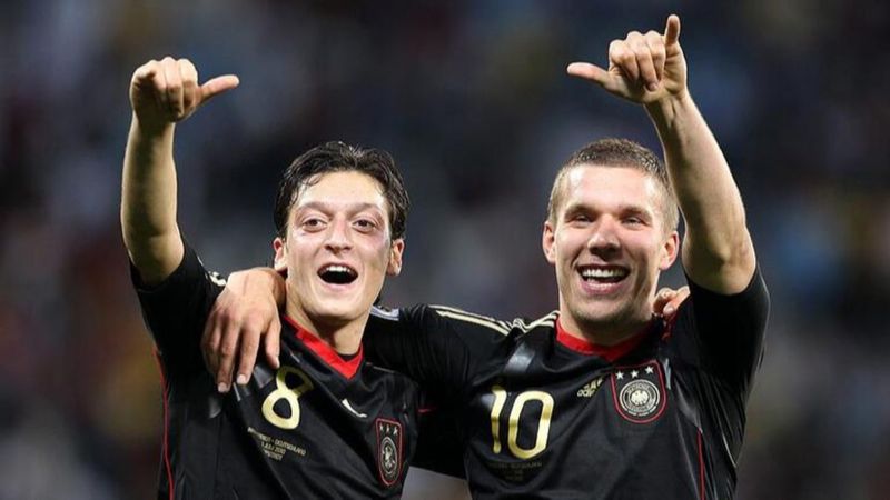 Podolski: Mesut, Fenerbahçe'yi yukarı taşıyacaktır