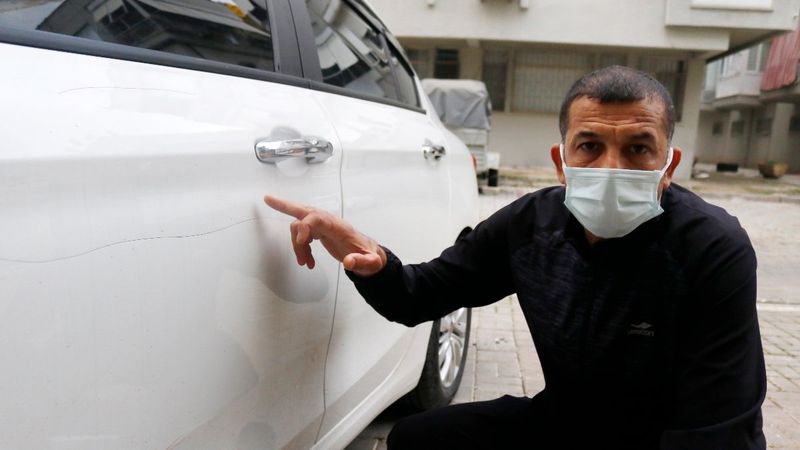 Antalya'da kendisini taciz ettiğini söylediği şahsın aracını çizdi