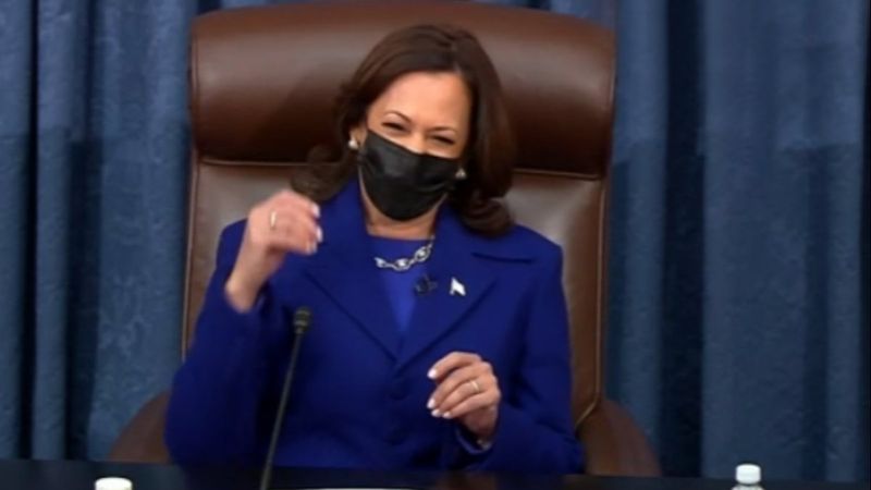 Kamala Harris, Senato'da konuşurken kahkaha attı