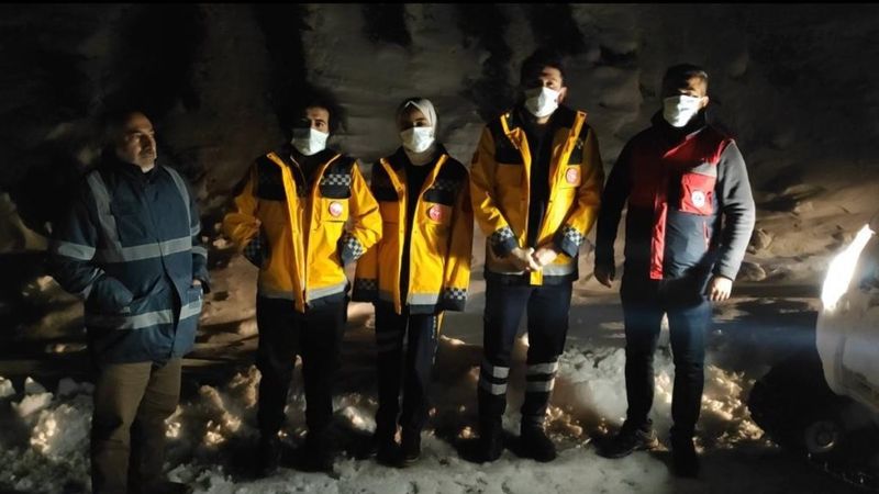 Batman'da mahsur kalan sağlık ekibi kurtarıldı