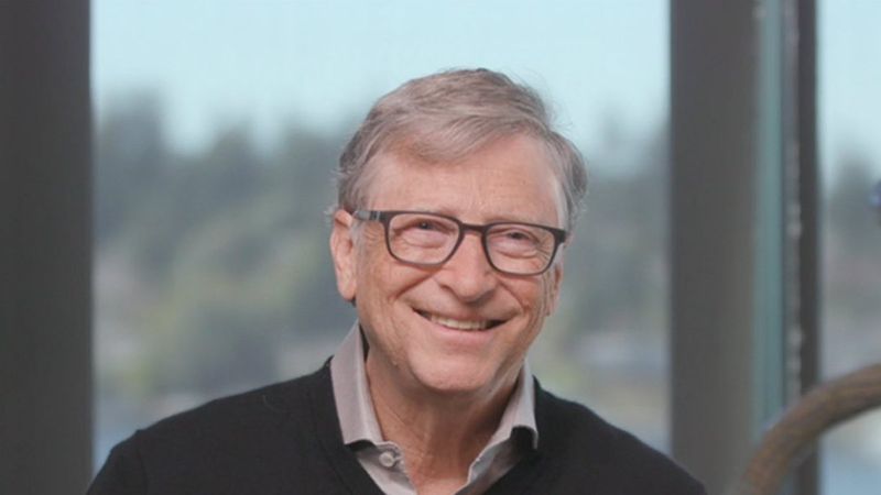 Bill Gates, koronavirüs aşısı yaptırdı