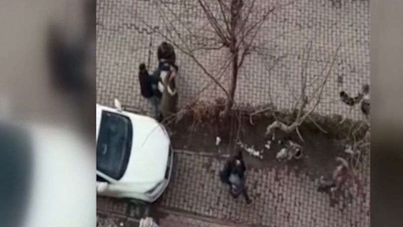 Karabük'te iki aile sokak ortasında birbirine girdi