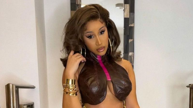 Cardi B'nin dikkat çeken kıyafeti