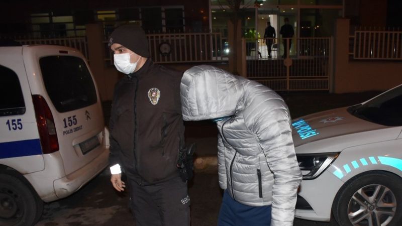 İzmir'de polisten kaçan araç sürücüsünün uyuşturucu testi pozitif çıktı