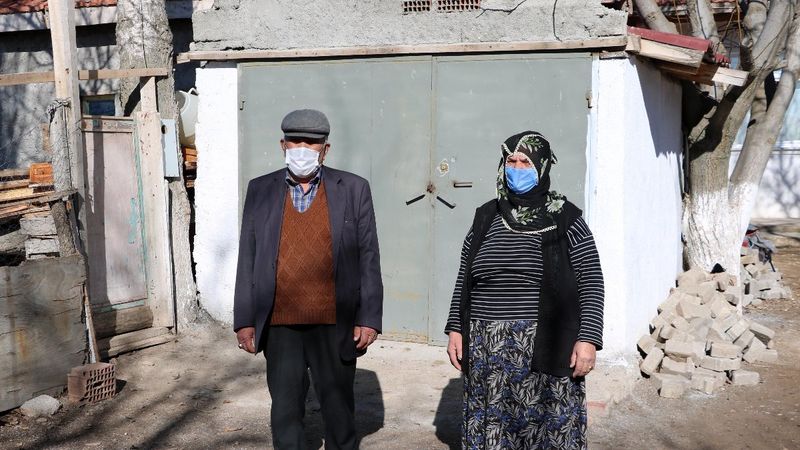 Yozgatlı yaşlı çiftin 60 yıllık birikimini aldılar