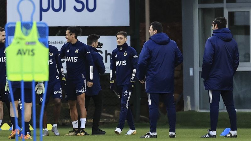 Mesut Özil ilk antrenmanına çıktı