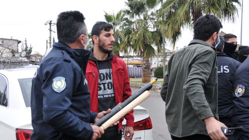 Antalya'da silahlı, sopalı, muştalı kavgayı polis ayırdı