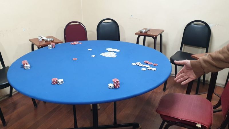 Kağıthane'de kumar oynayan 16 kişiye, 55 bin lira ceza kesildi