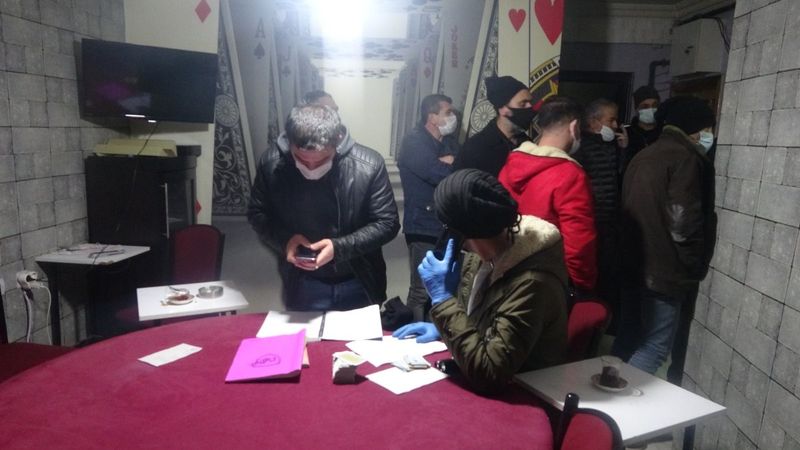 Çorum'da kumar oynayan 16 kişiye, 72 bin 872 lira ceza