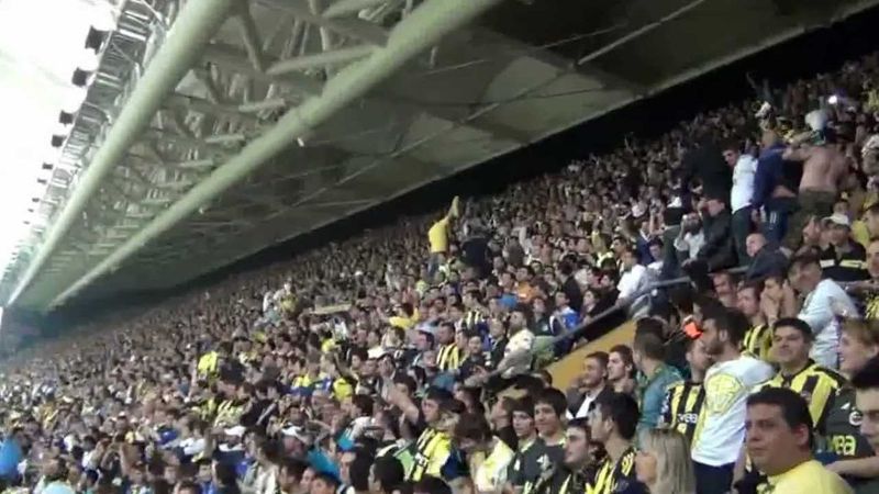 Fenerbahçe'den sağlık çalışanlarına tribün jesti