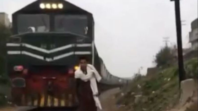 Pakistan'da TikTok videosu çekimi can aldı