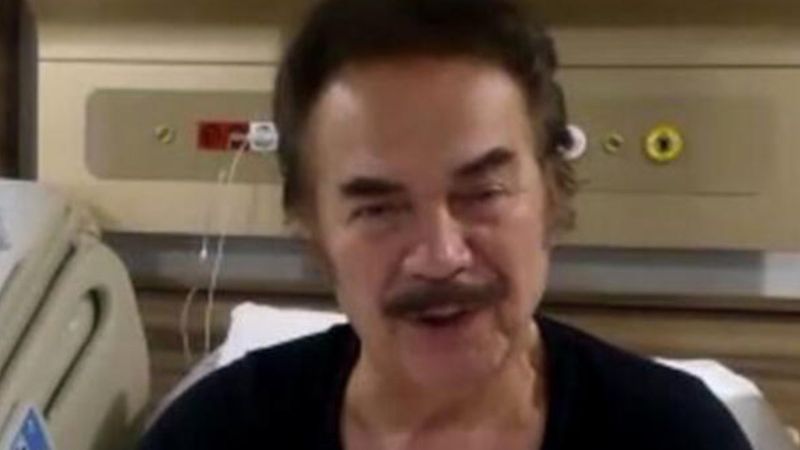 Orhan Gencebay, çukura takılıp düştü