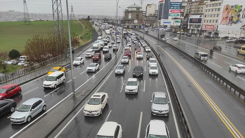 İstanbul'da kısıtlama sonrası trafik yoğunluğu