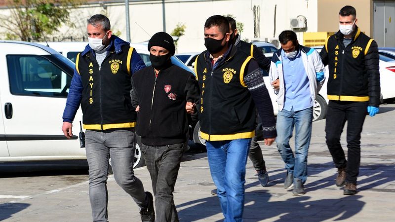 Adana'daki yankesici, yakalanınca 'telefonu geri verecektik' dedi