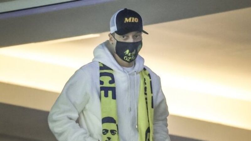 Mesut Özil'in imza törenine basından yoğun ilgi