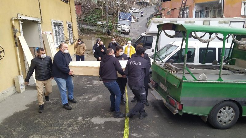 Eyüpsultan’da anne ve ağabeyini koli bandıyla boğarak öldürdü