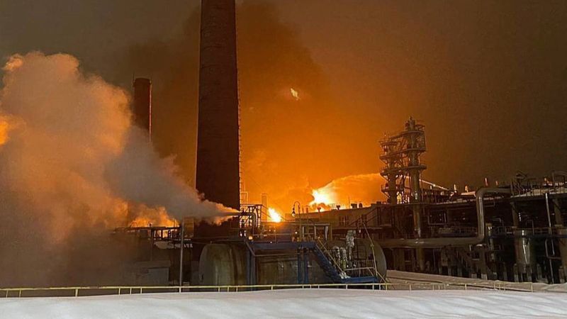 Rusya'da petrol rafinerisinde patlama