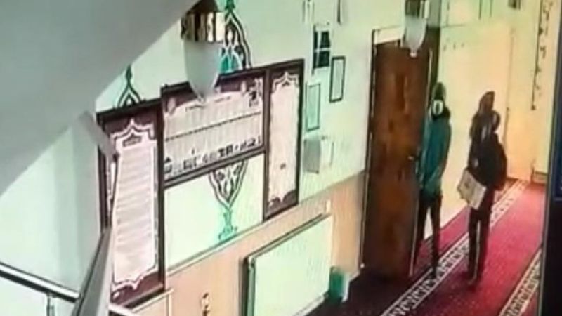 Van'da kız arkadaşıyla camiyi soydu