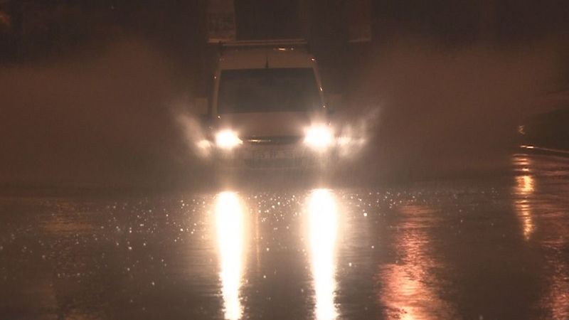 İzmir'de sağanak yağış etkili oldu