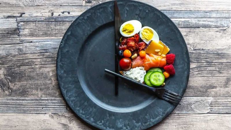 Aralıklı oruç diyeti nedir? Aralıklı oruç nasıl yapılır? Aralıklı oruç saatleri ve kuralları..