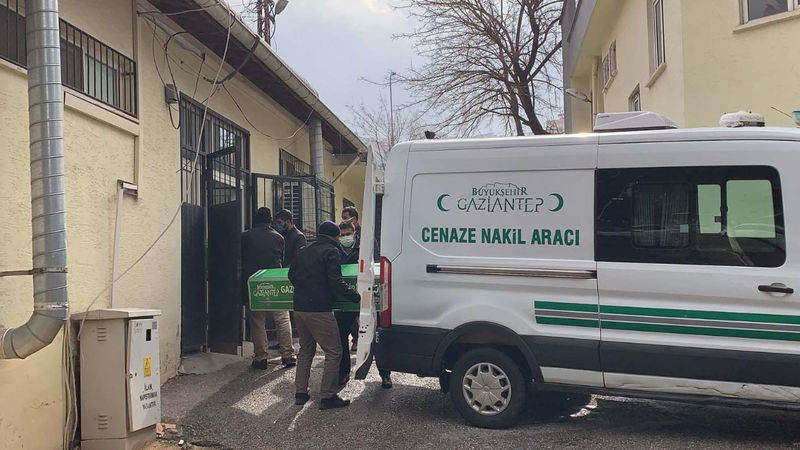 Gaziantep'te babaevinde tabancayla vurulan kadın öldü