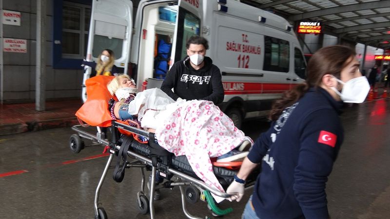 Bursa'da damadı tarafından bıçaklanan kadın yaralandı