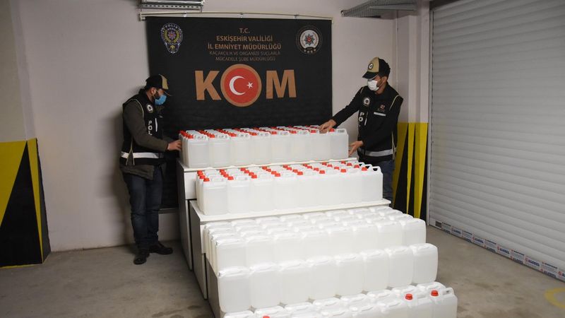 Eskişehir’de sahte içki yapılan 720 litre etil alkol ele geçirildi